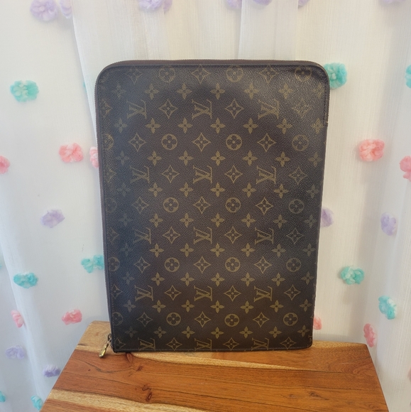 Authentic Louis Vuitton Document/Laptop Holder TH8912 - Picture 3 of 17